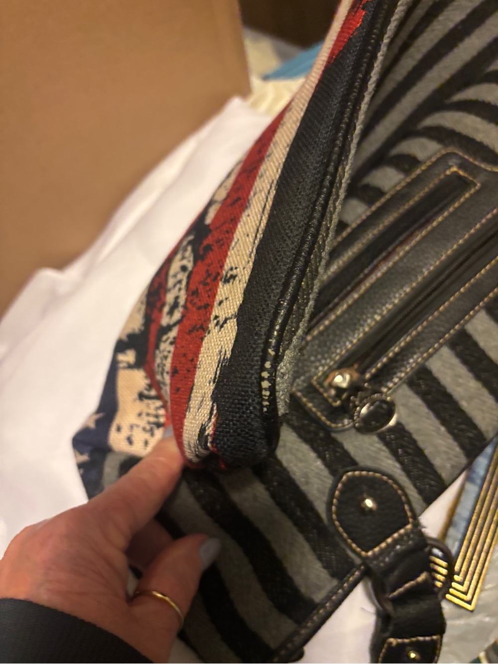 Montana West Distressed Look Flag Purse - Picture 12 of 13